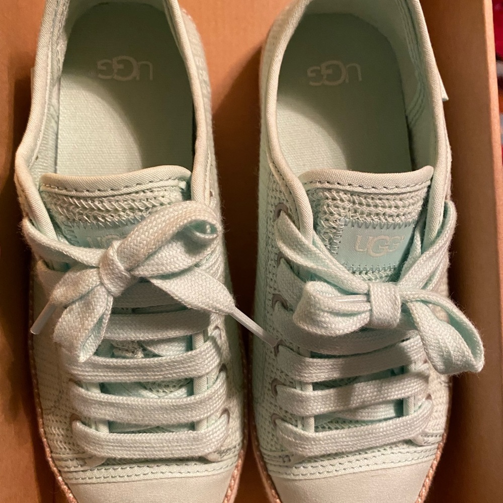 Ugg casual shoes size 5